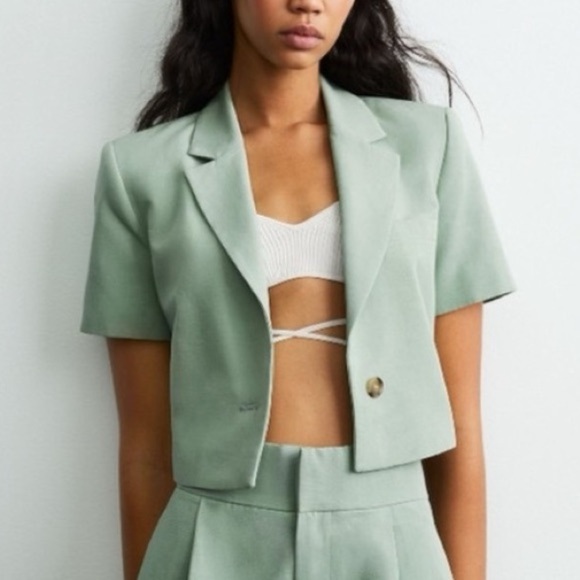 Maison D' Amelie Short Sleeve Linen Cropped Padded Blazer Top Green Size Medium - Picture 2 of 8